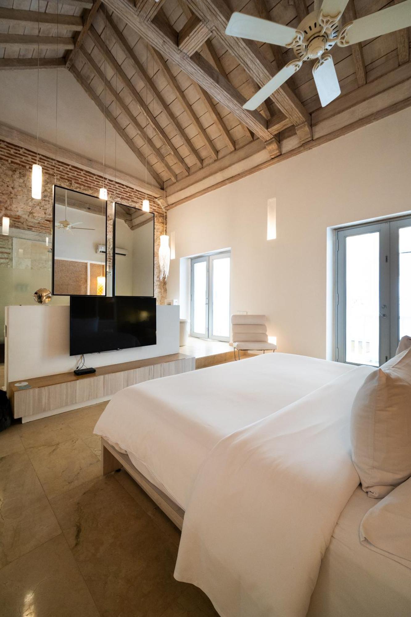 Nacar Hotel Cartagena, Curio Collection By Hilton Bagian luar foto
