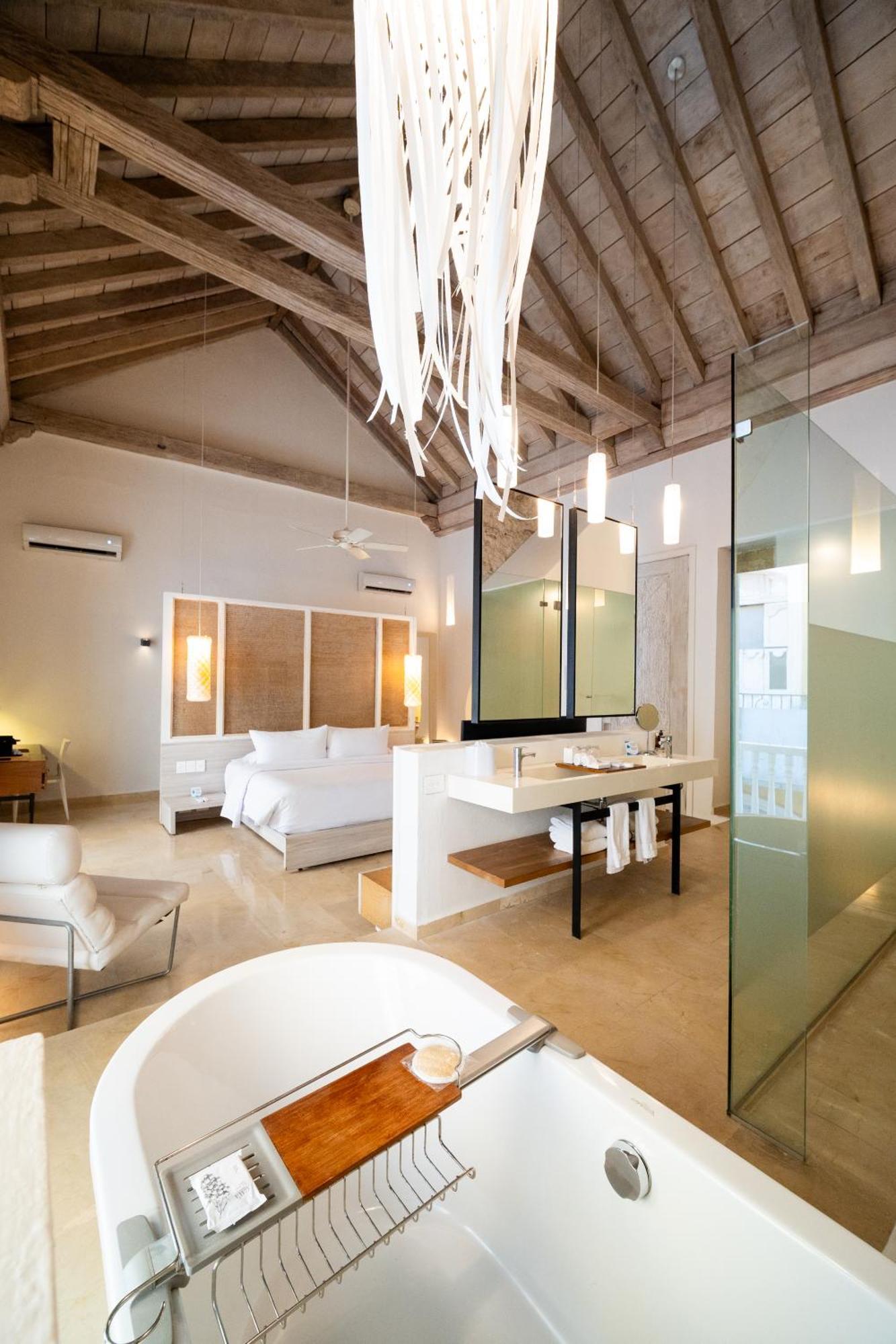 Nacar Hotel Cartagena, Curio Collection By Hilton Bagian luar foto