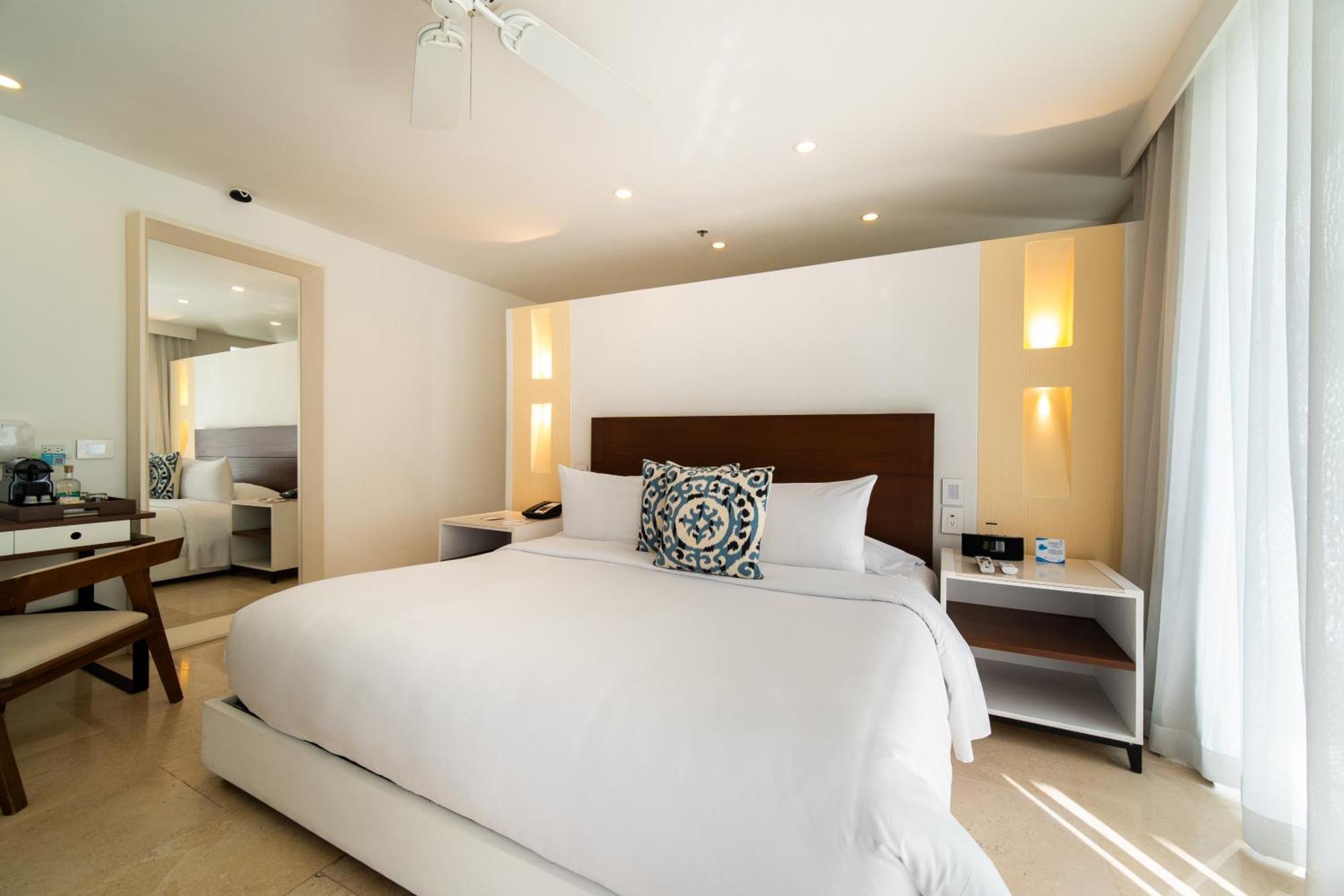 Nacar Hotel Cartagena, Curio Collection By Hilton Bagian luar foto