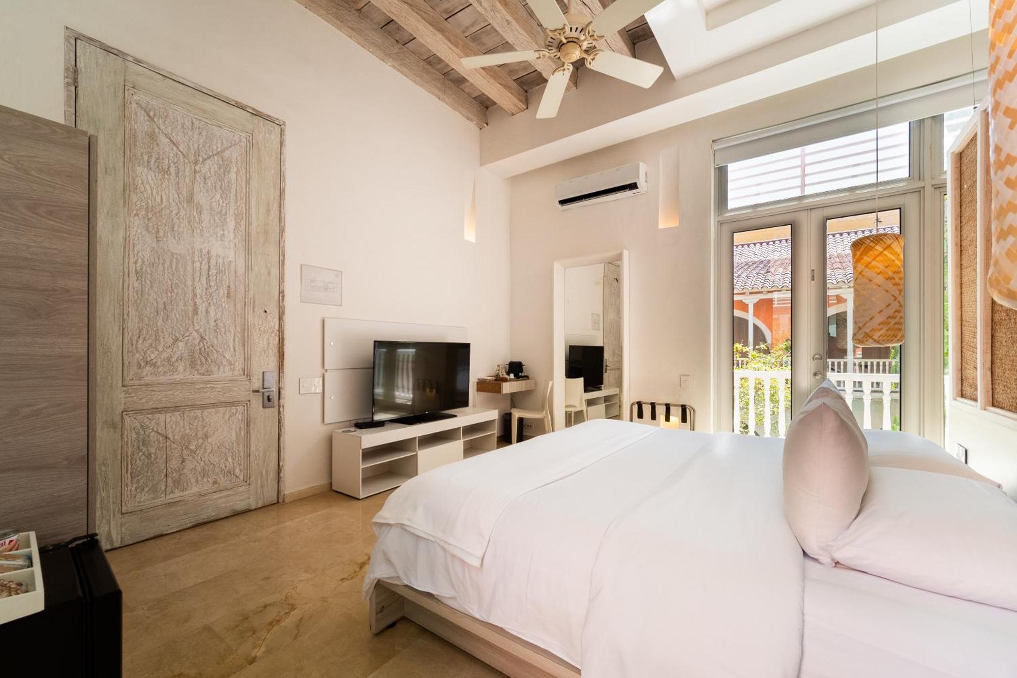 Nacar Hotel Cartagena, Curio Collection By Hilton Bagian luar foto