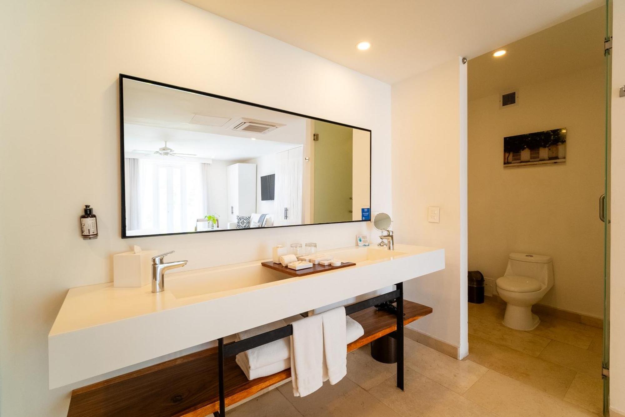 Nacar Hotel Cartagena, Curio Collection By Hilton Bagian luar foto